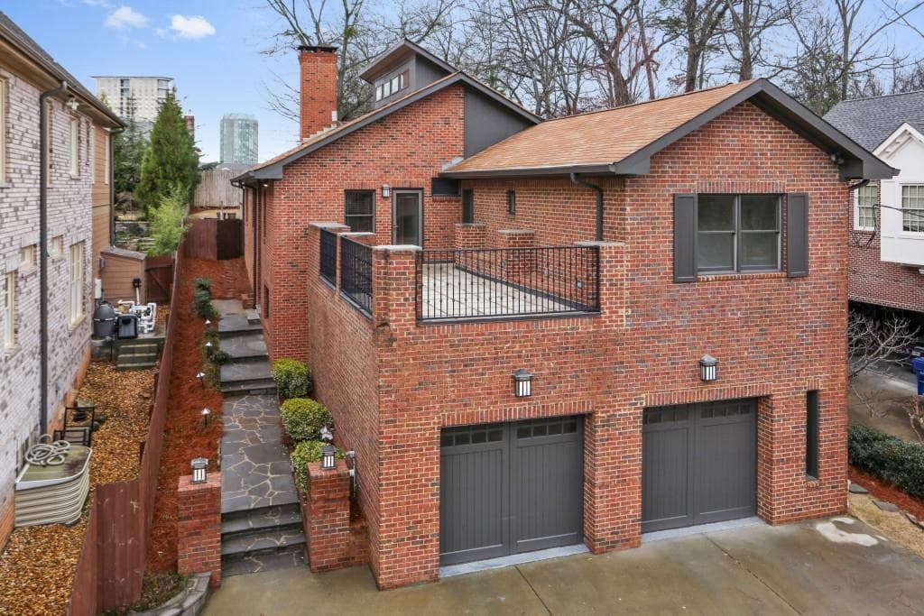 4 bedroom, 2,988 sq ft single family residence sold at 2906 Grandview Avenue, Atlanta, GA 30305