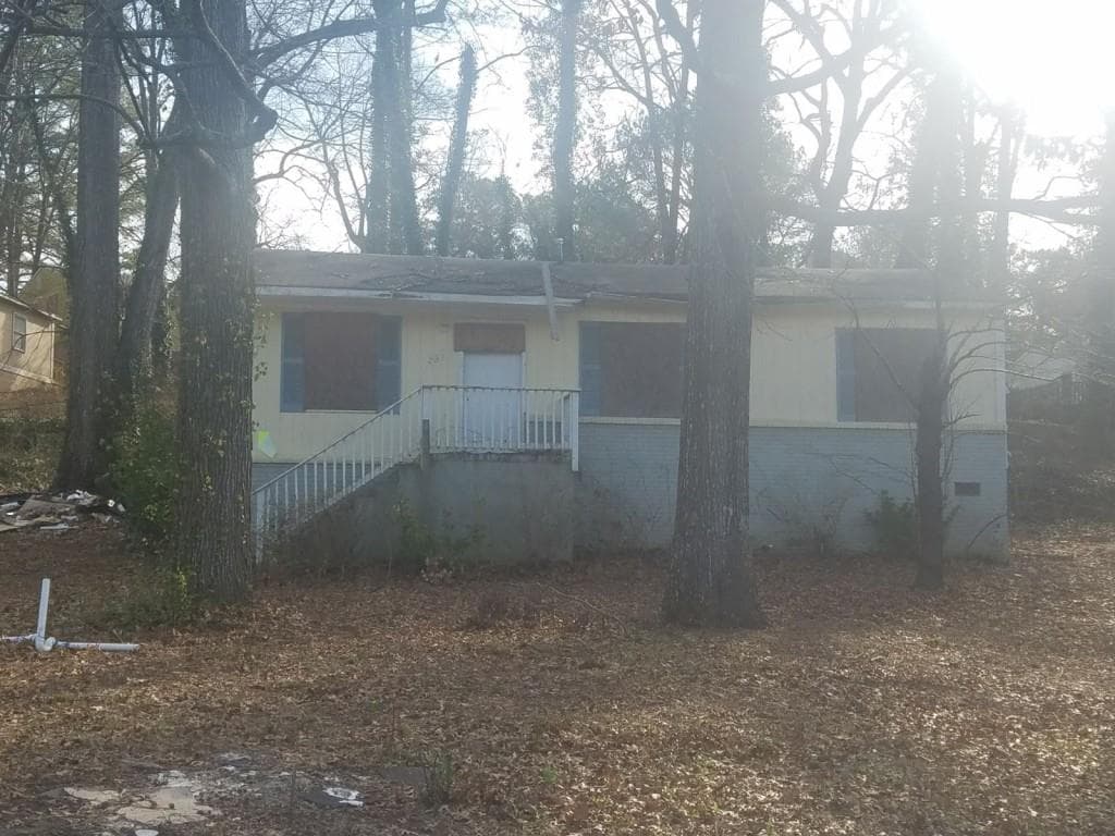 3 bedroom, 1,025 sq ft single family residence sold at 2333 Swallow Circle, Atlanta, GA 30315
