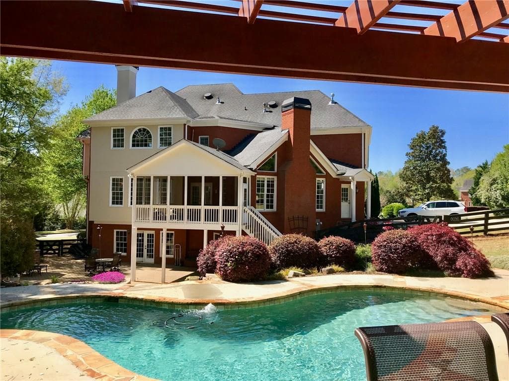 6 bedroom, 6,719 sq ft single family residence sold at 1100 Richmond Glen Circle, Alpharetta, GA 30004