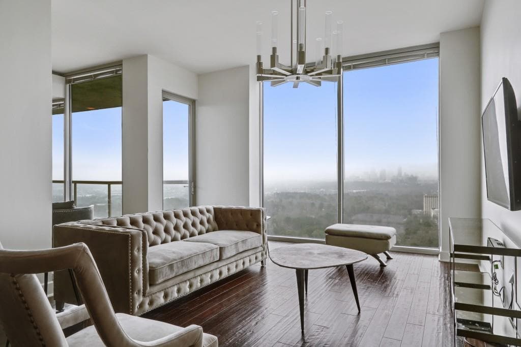 2 bedroom, 1,939 sq ft condominium sold at 2795 Peachtree Road 2304, Atlanta, GA 30305