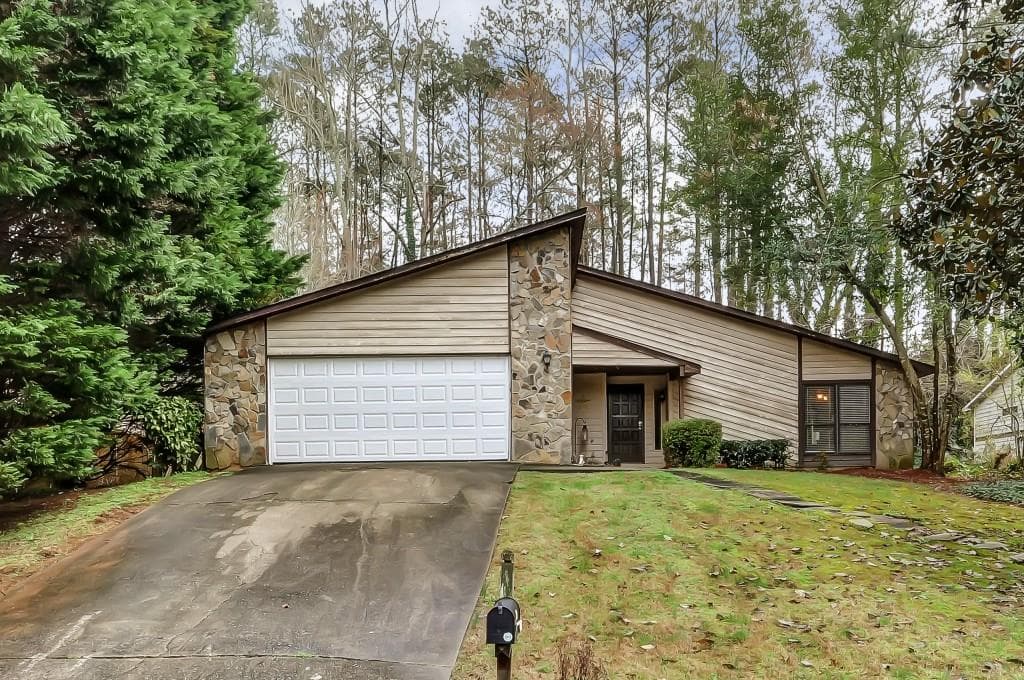 395 Creekside Court, Roswell, GA 30076 — most recent listing photo