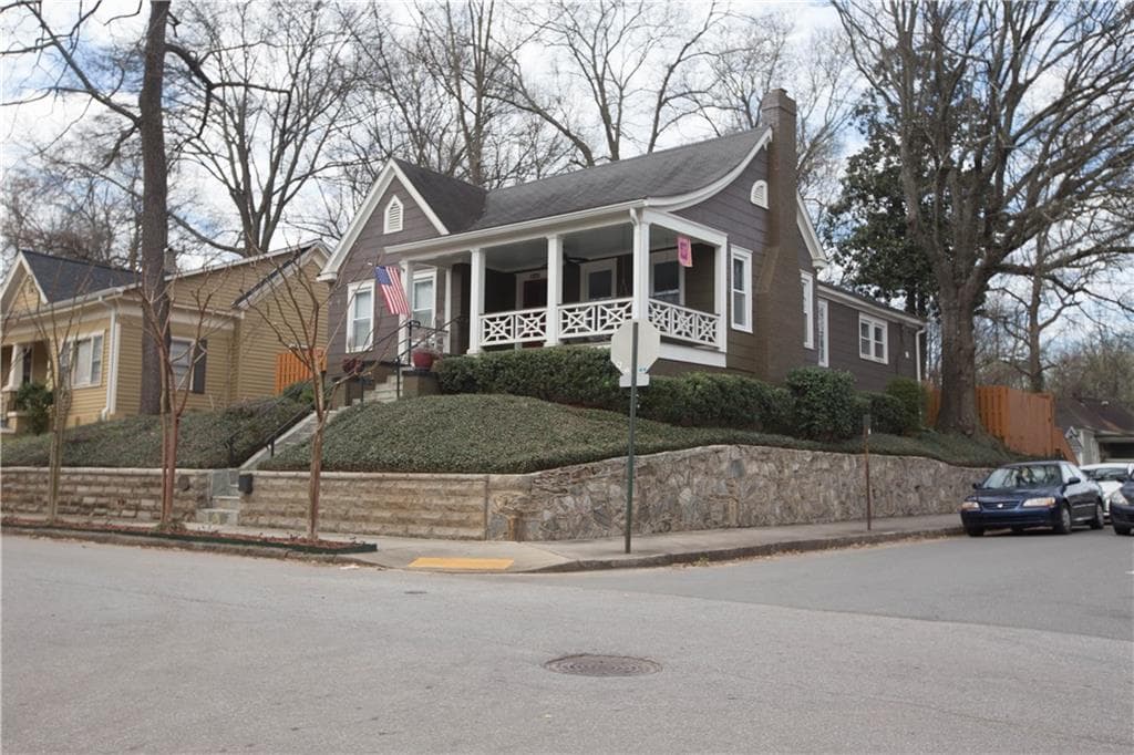3 bedroom, 1,608 sq ft single family residence sold at 1084 Center Street, Atlanta, GA 30318