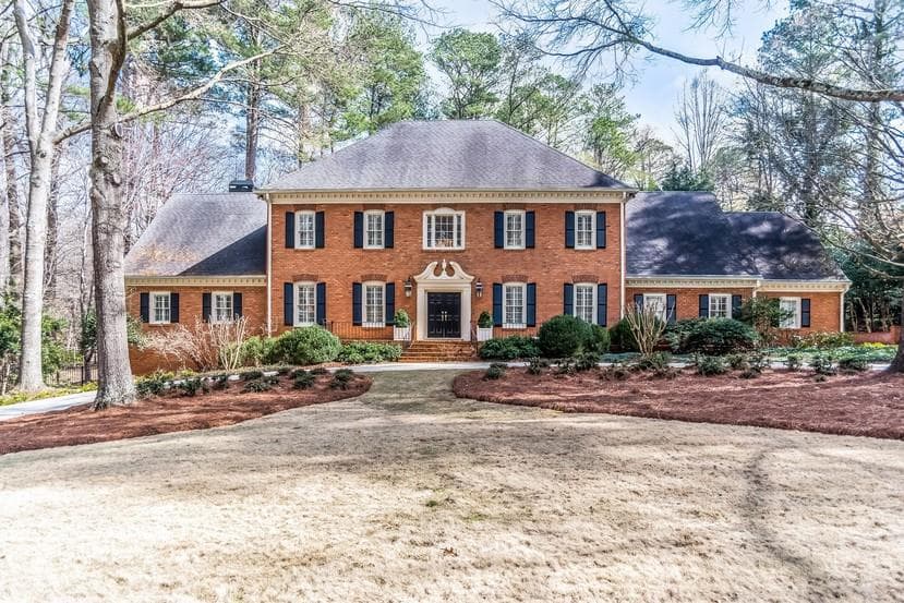 5 bedroom, 6,185 sq ft single family residence sold at 1525 Misty Oaks Drive, Atlanta, GA 30350