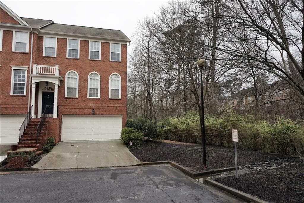 3 bedroom, 2,208 sq ft townhouse sold at 5013 Foxfield Trace 13, Atlanta, GA 30339