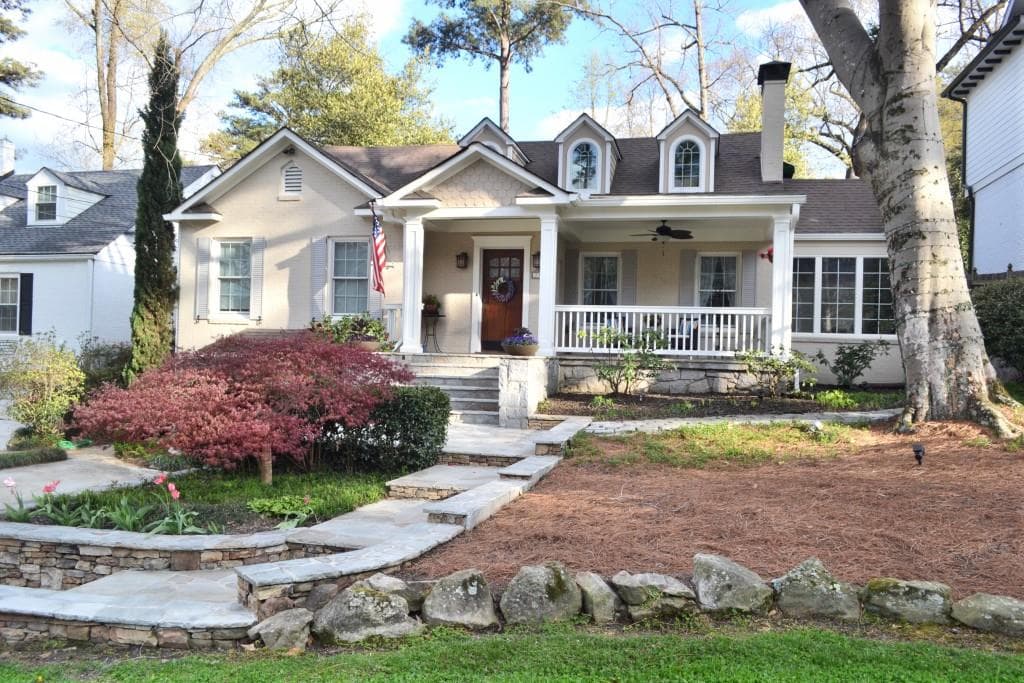 5 bedroom, 3,234 sq ft single family residence sold at 717 E Paces Ferry Road, Atlanta, GA 30305