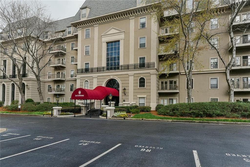 2 bedroom, 1,274 sq ft condominium sold at 2865 Lenox Road 102, Atlanta, GA 30324