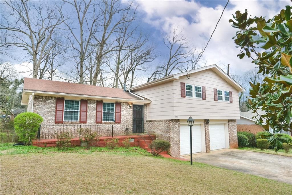 4 bedroom, 1,909 sq ft single family residence sold at 2381 Crestdale Circle, Atlanta, GA 30316