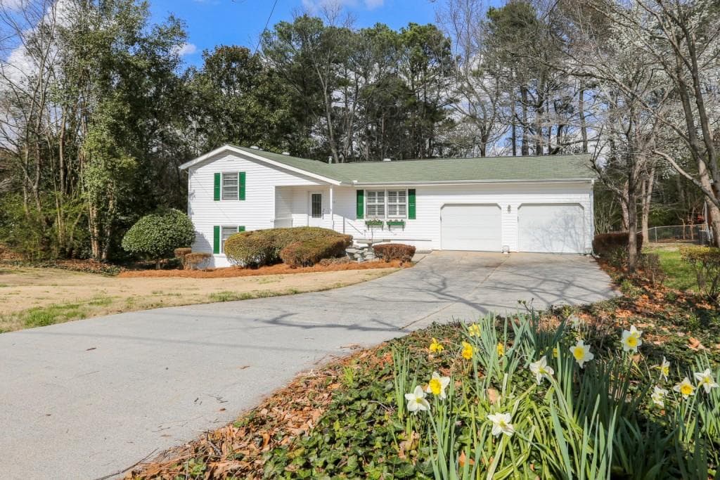 1940 Inverness Road, Smyrna, GA 30080 — most recent listing photo