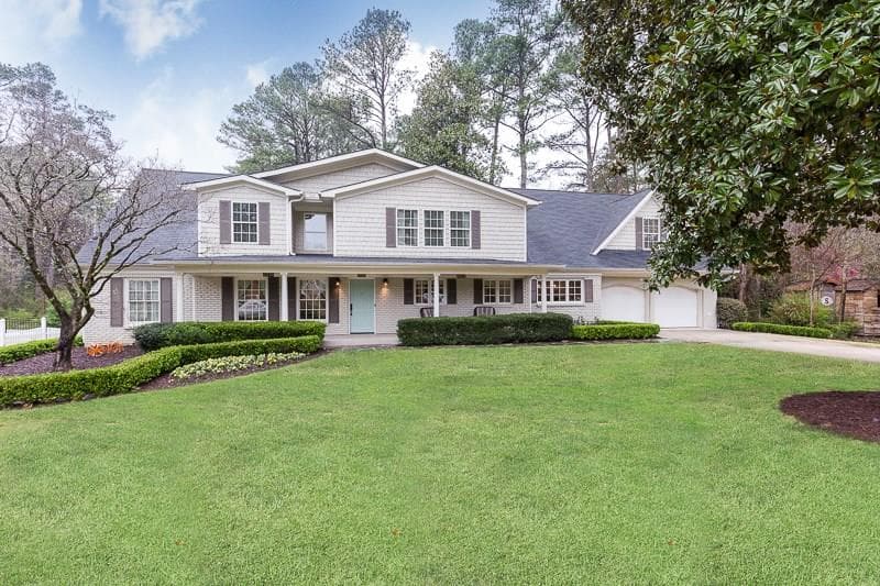 4 bedroom, 3,950 sq ft single family residence sold at 1367 Battleview Drive, Atlanta, GA 30327