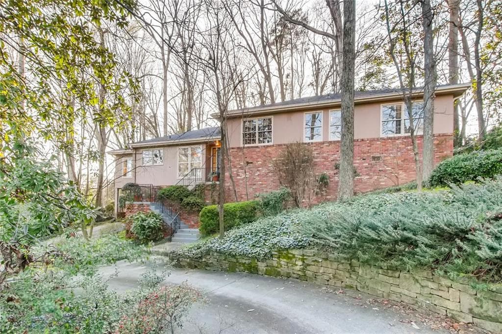 4 bedroom, 2,066 sq ft single family residence sold at 3912 Sheldon Drive, Atlanta, GA 30342