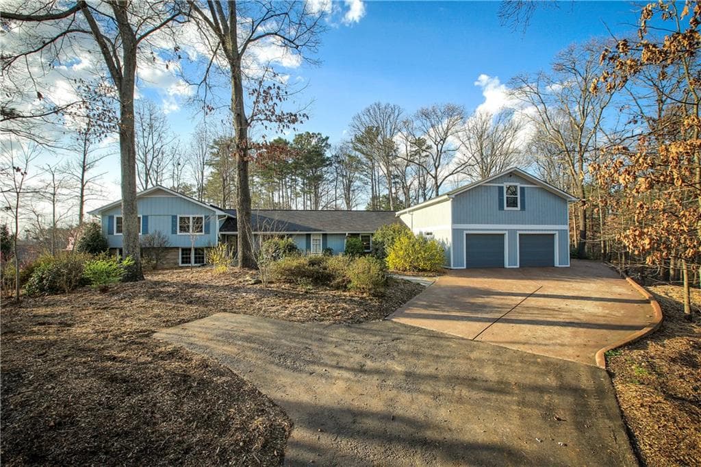 6 bedroom, 4,430 sq ft single family residence sold at 9640 Coleman Road, Roswell, GA 30075