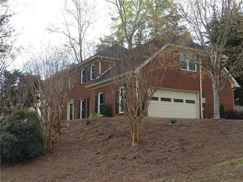 5 bedroom, 4,266 sq ft single family residence sold at 12125 Wexford Club Drive, Roswell, GA 30075