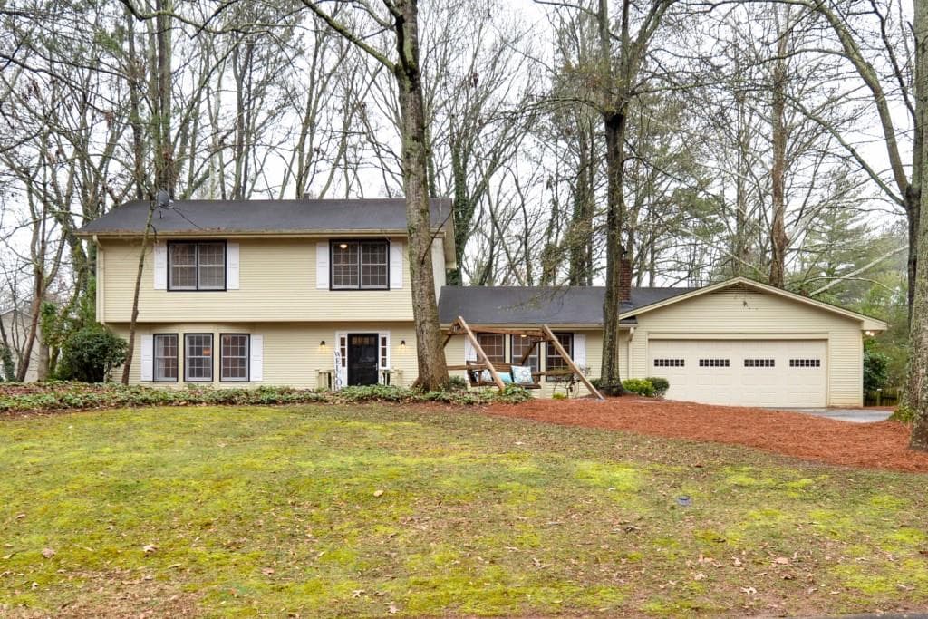 4 bedroom, 2,613 sq ft single family residence sold at 670 Lake Charles Way, Roswell, GA 30075