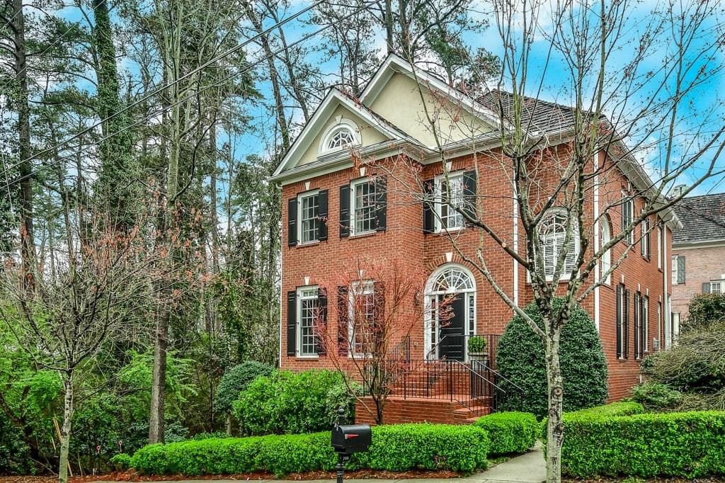 3 bedroom, 2,976 sq ft single family residence sold at 700 Longleaf Drive, Atlanta, GA 30342
