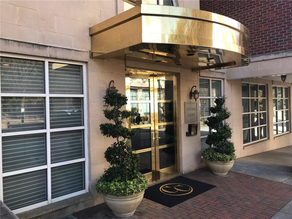 1 bedroom, 911 sq ft condominium sold at 77 Peachtree Place 317, Atlanta, GA 30309