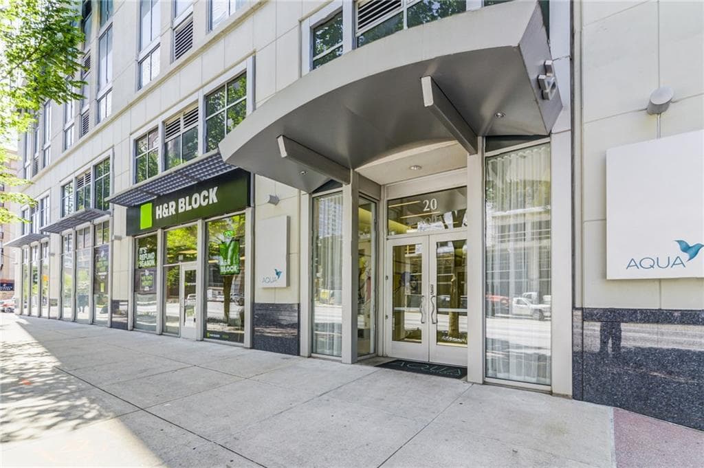 2 bedroom, 1,321 sq ft condominium sold at 20 10th Street 1705, Atlanta, GA 30309