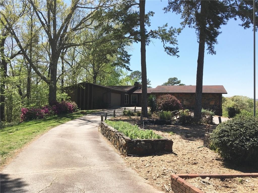 223 Devonshire Drive, Toccoa, GA 30577 — most recent listing photo