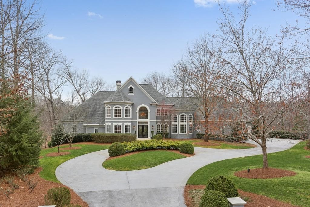 4 bedroom, 6,219 sq ft single family residence sold at 8305 Grogans Ferry Road, Sandy Springs, GA 30350