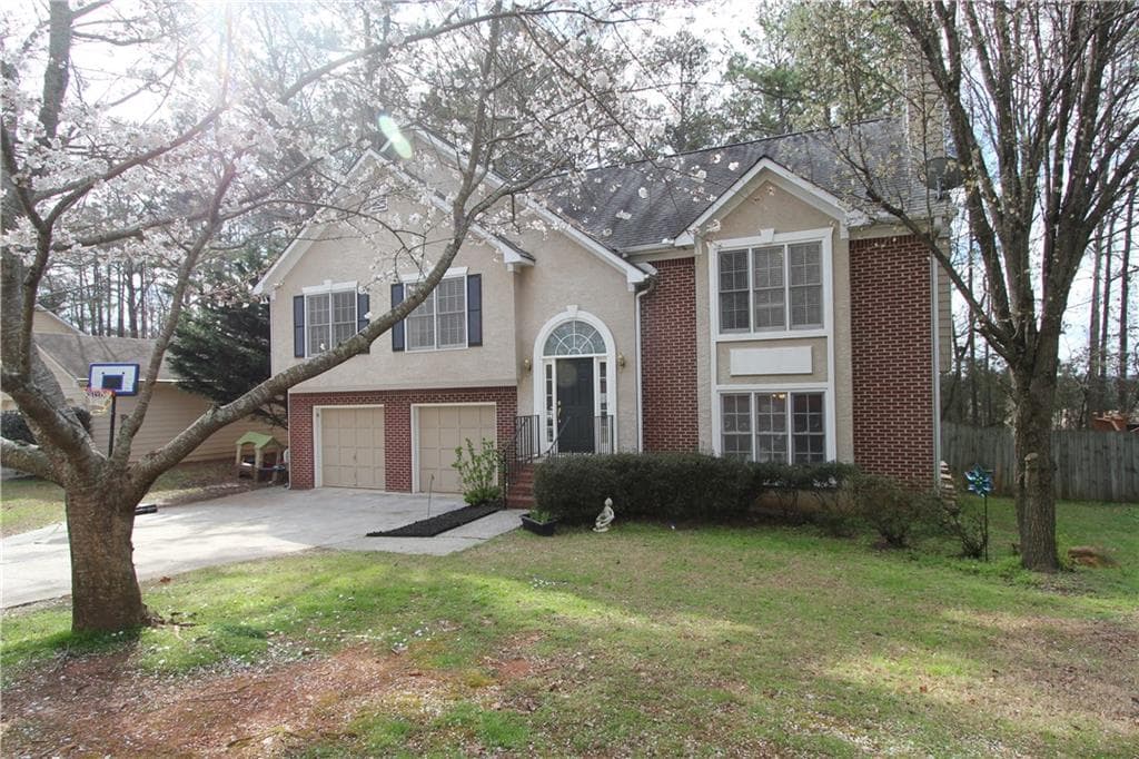 4 bedroom, 2,358 sq ft single family residence sold at 648 Radford Circle, Woodstock, GA 30188