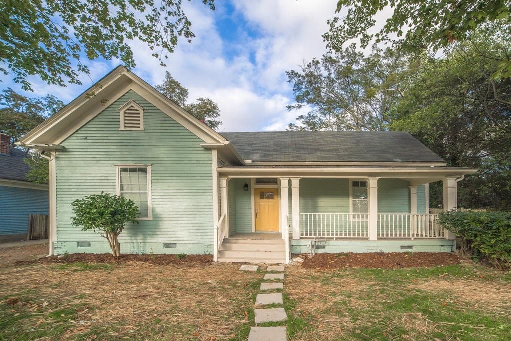 3 bedroom, 1,920 sq ft single family residence sold at 1033 WHITE OAK Avenue, Atlanta, GA 30310