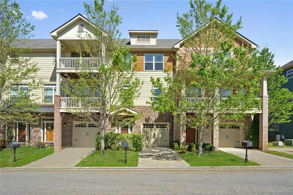 3 bedroom, 1,960 sq ft townhouse sold at 1372 Heights Park Drive, Atlanta, GA 30316