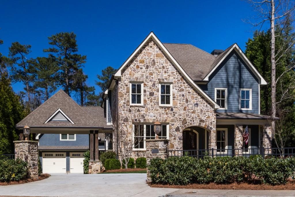 4 bedroom, 4,395 sq ft single family residence sold at 4041 Wieuca Road, Atlanta, GA 30342