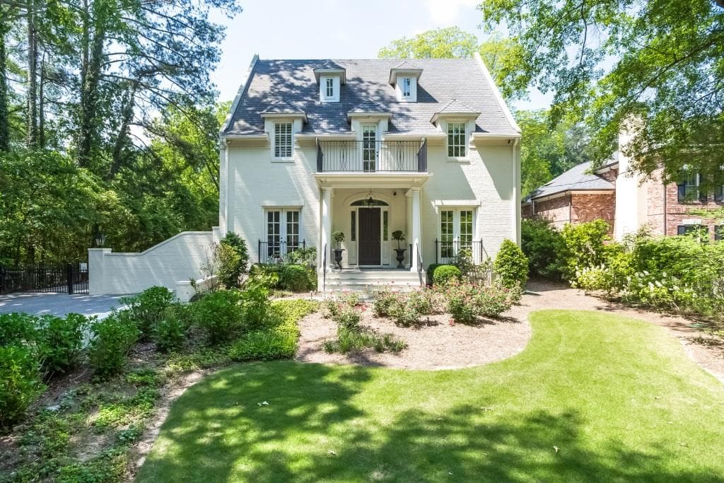 5 bedroom, 5,976 sq ft single family residence sold at 3940 Wieuca Road, Atlanta, GA 30342