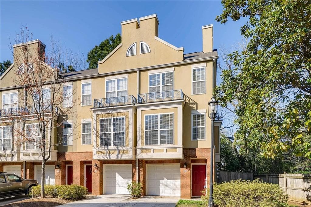 1 bedroom, 900 sq ft townhouse sold at 1200 Village Court, Atlanta, GA 30316