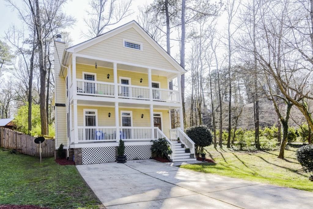 3 bedroom, 2,304 sq ft single family residence sold at 2837 White Oak Drive, Decatur, GA 30032