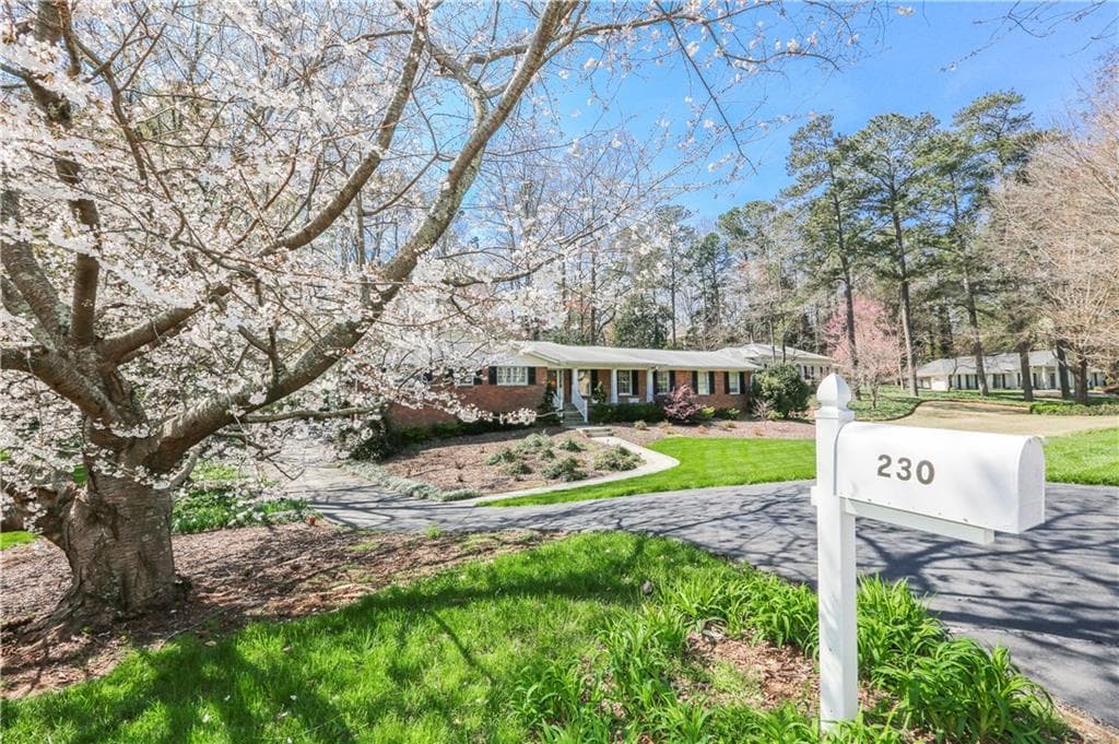 4 bedroom, 2,577 sq ft single family residence sold at 230 Forrest Lake Drive, Atlanta, GA 30327