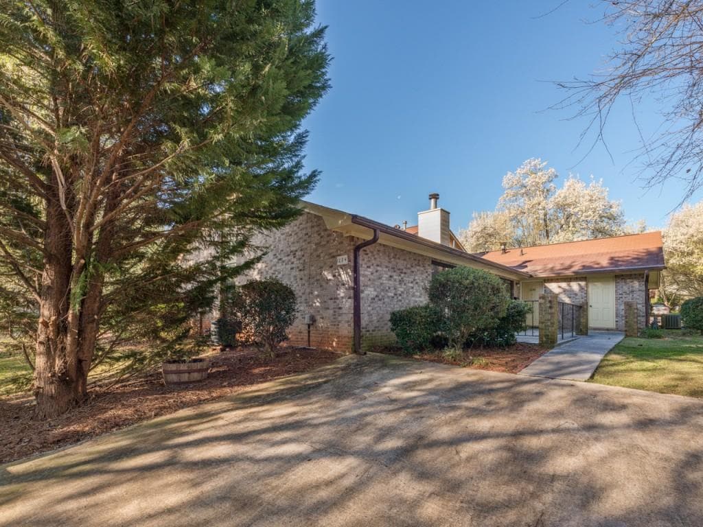 1234 Shannon Way, Marietta, GA 30008 — most recent listing photo