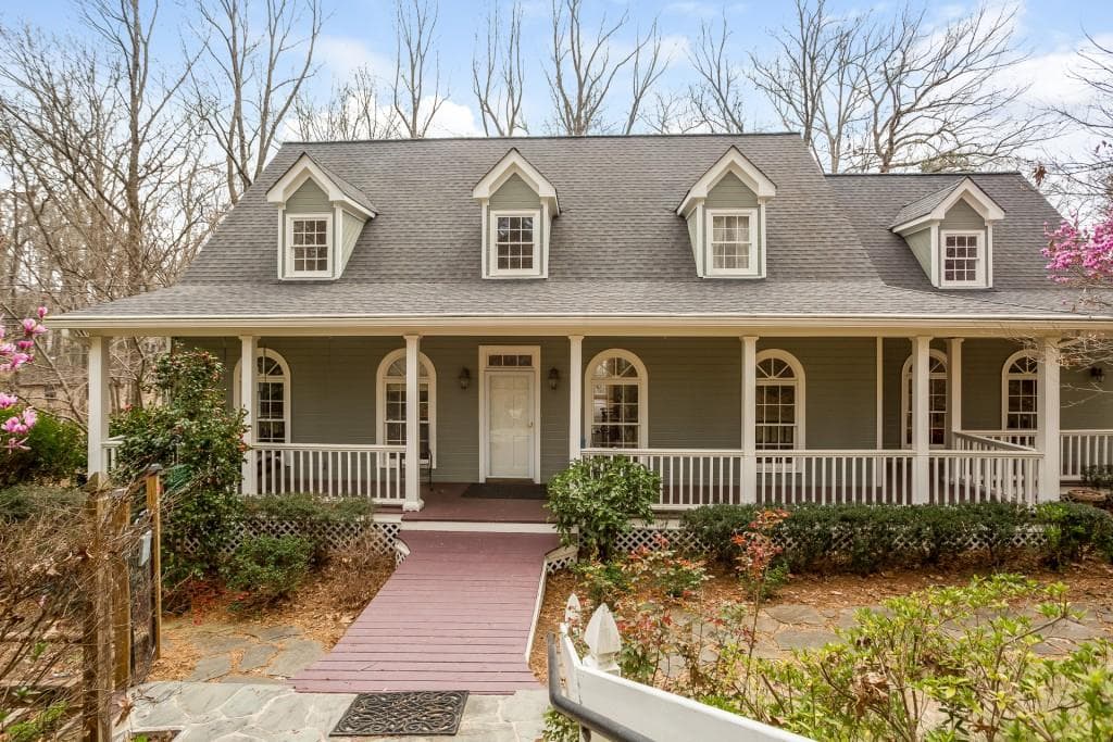 4 bedroom, 5,240 sq ft single family residence sold at 540 Lakeshore Drive, Berkeley Lake, GA 30096