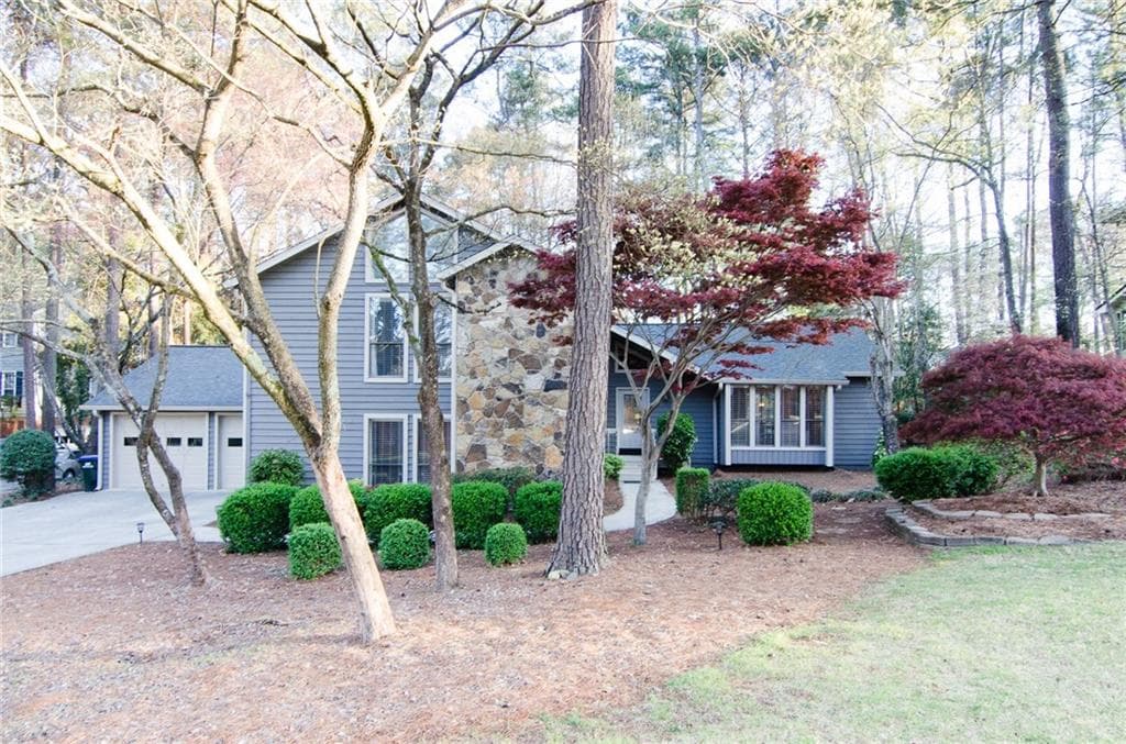 5 bedroom, 3,040 sq ft single family residence sold at 2875 Laurel Green Court, Roswell, GA 30076