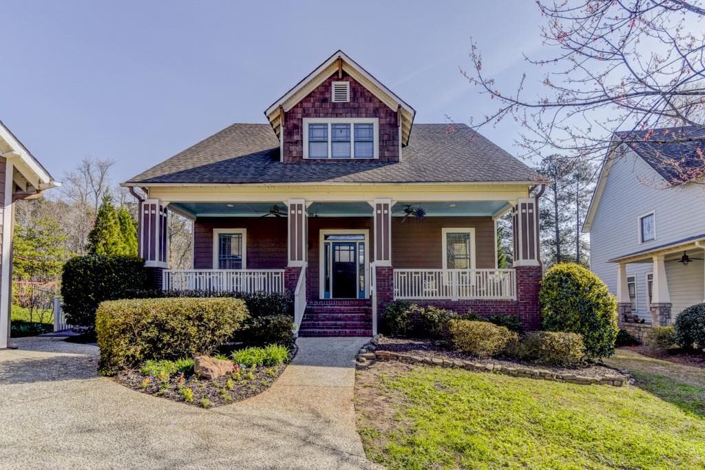 4 bedroom, 4,070 sq ft single family residence sold at 2551 Lakeview East Trail, Atlanta, GA 30316