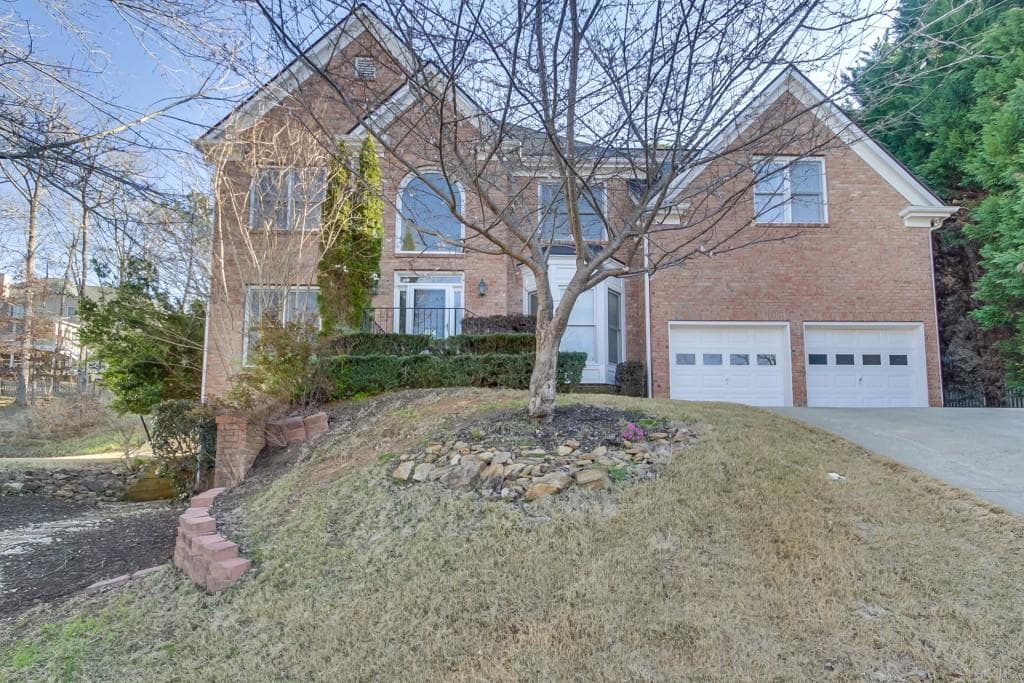 4 bedroom, 2,716 sq ft single family residence sold at 424 Old Deerfield Lane, Woodstock, GA 30189
