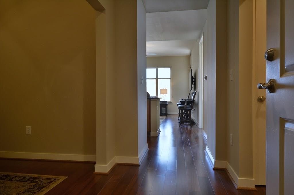1 bedroom, 930 sq ft condominium sold at 565 Peachtree Street 1007, Atlanta, GA 30308
