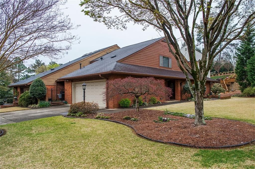 300 Francyne Court, Sandy Springs, GA 30328 — most recent listing photo