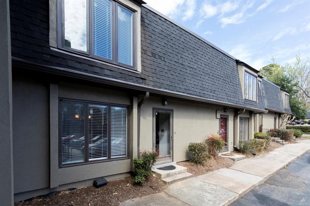 23 Ivy Square, Atlanta, GA 30342 — most recent listing photo