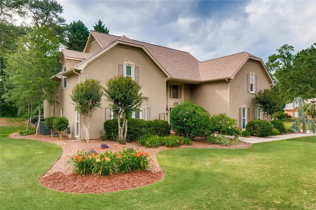 4 bedroom, 3,474 sq ft single family residence sold at 12080 Magnolia Crescent Drive, Roswell, GA 30075