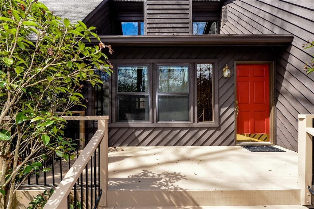 4 bedroom, 1,695 sq ft single family residence sold at 10570 Shallowford Road, Roswell, GA 30075