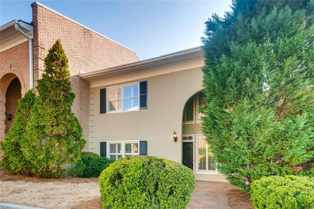 3 bedroom, 2,354 sq ft townhouse sold at 3021 Margaret Mitchell Drive 5, Atlanta, GA 30327