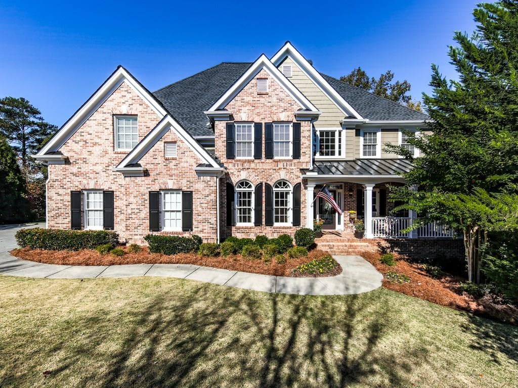 6 bedroom, 6,270 sq ft single family residence sold at 330 Lakebridge Crossing, Canton, GA 30114