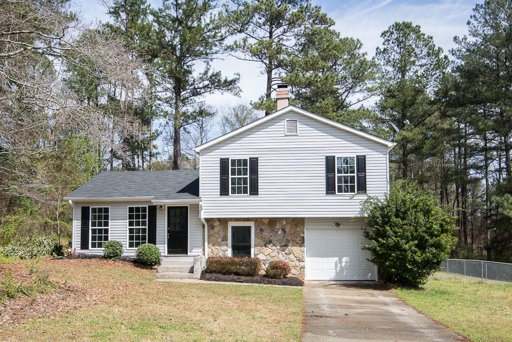 3 bedroom, 1,512 sq ft single family residence sold at 944 Sweetwater Circle, Lawrenceville, GA 30044