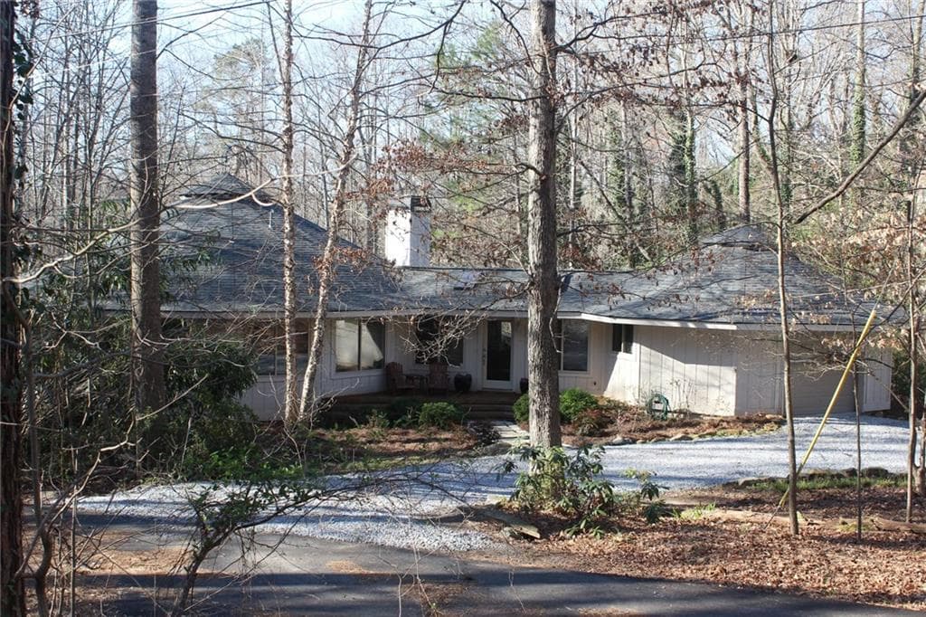 3 bedroom, 3,606 sq ft single family residence sold at 100 Silverbell Court, Roswell, GA 30075
