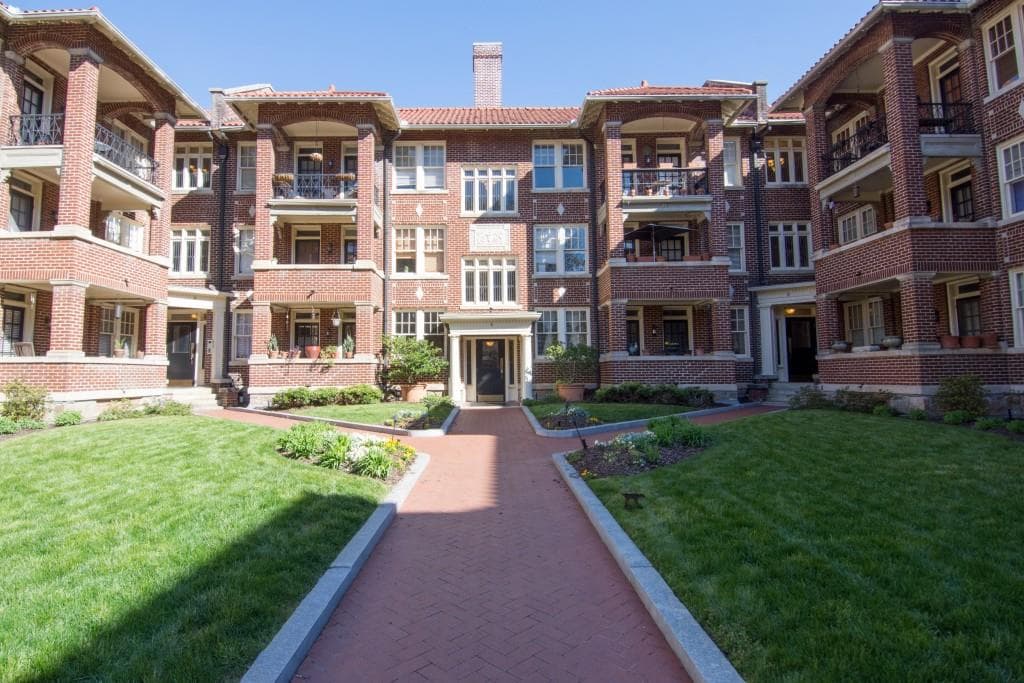 2 bedroom, 1,000 sq ft condominium sold at 198 Ponce De Leon Avenue A6, Atlanta, GA 30308