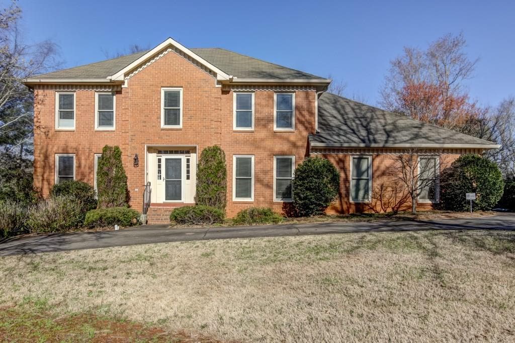 4 bedroom, 2,282 sq ft single family residence sold at 630 Saddle Creek Circle, Roswell, GA 30076