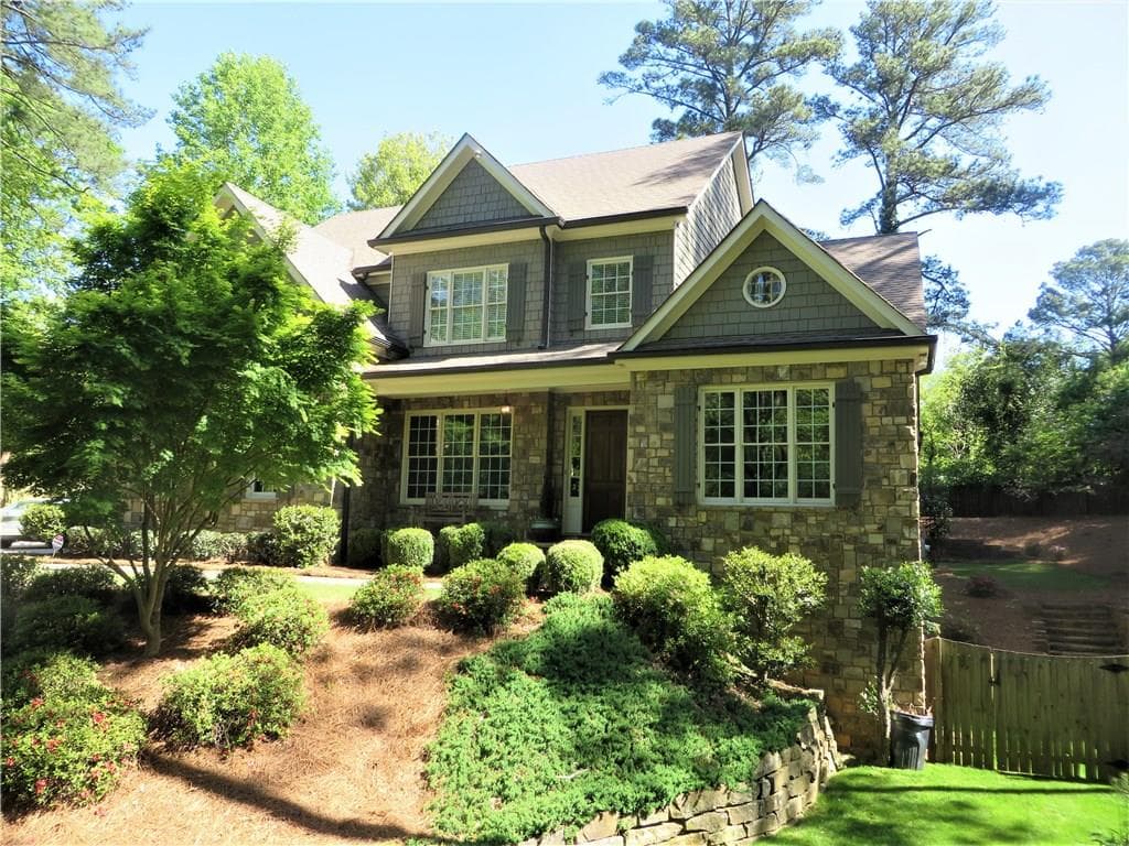 4 bedroom, 3,454 sq ft single family residence sold at 3765 Powers Ferry Road, Atlanta, GA 30342