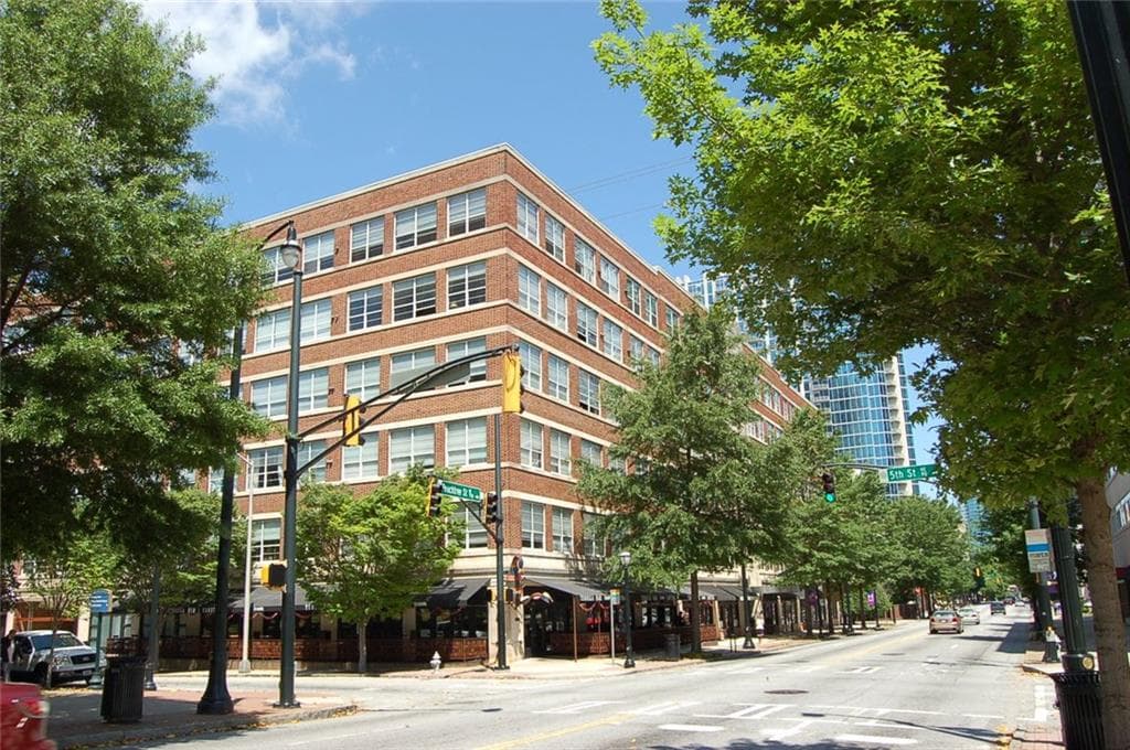 1 bedroom, 852 sq ft condominium sold at 800 Peachtree Street 8414, Atlanta, GA 30308