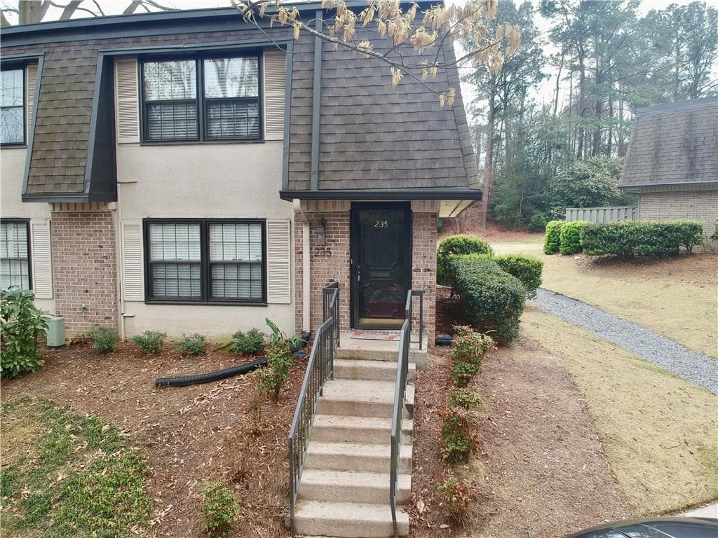 2 bedroom, 1,252 sq ft condominium sold at 235 Triumph Drive, Atlanta, GA 30327