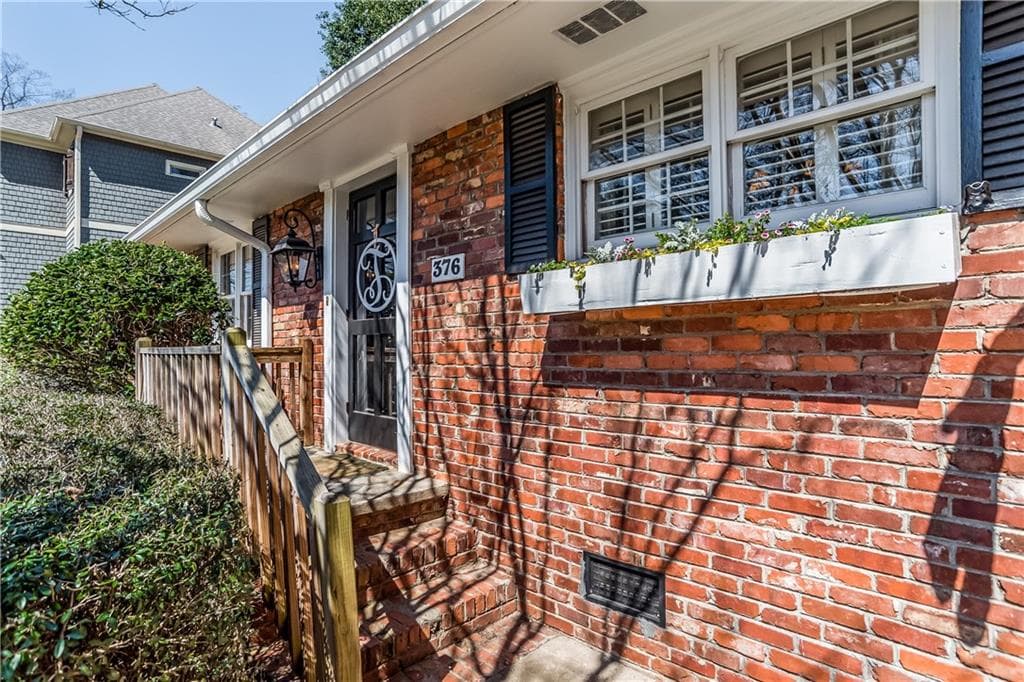 2 bedroom, 1,316 sq ft single family residence sold at 376 Valley Brook Drive, Atlanta, GA 30342